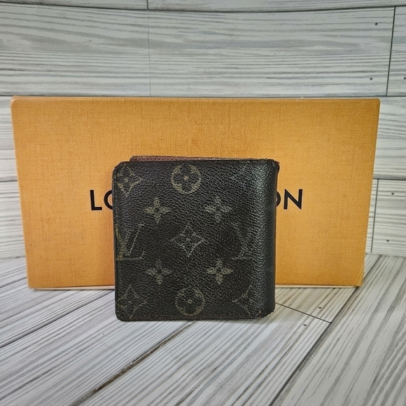 Louis Vuitton Vintage Bi Fold Canvas Monogram Wallet with Coin Pouch - Picture 2 of 13